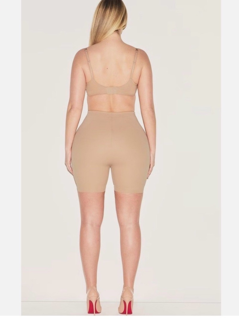 NWT SKIMS Hip enhancing padded short in Clay size small - original packaging